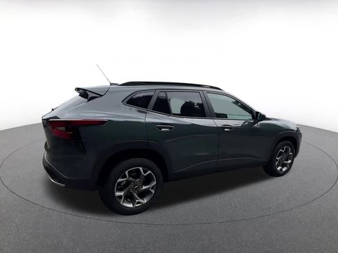 Used 2025 Chevrolet Trax LT FWD image 15