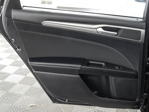 Used 2018 Ford Fusion SE FWD image 35