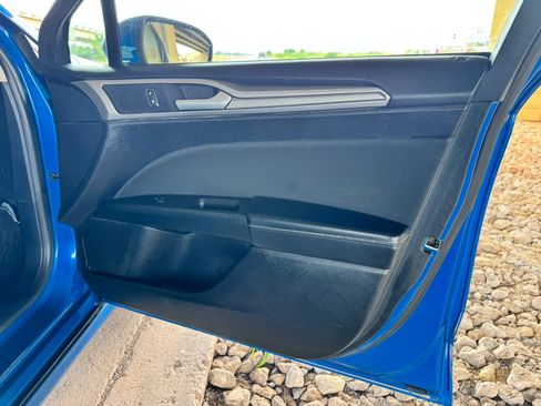 Used 2019 Ford Fusion SE FWD image 22