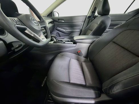Used 2024 Nissan Altima 2.5 SV FWD image 13