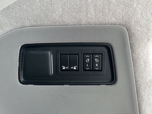 Used 2022 Cadillac Escalade Sport Platinum w/ LPO, Floor Liner Package AWD/4WD image 36