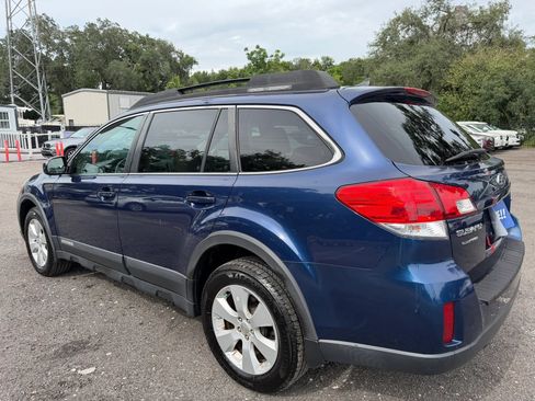 Used 2011 Subaru Outback 2.5i Limited AWD/4WD image 3