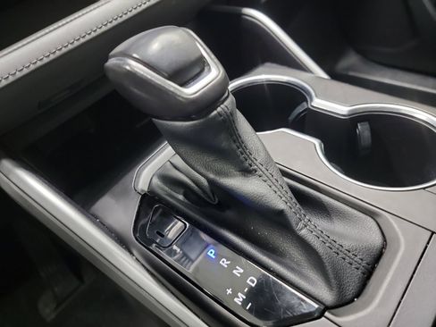 Used 2021 Toyota Highlander XLE image 27