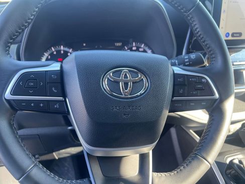 Used 2025 Toyota Highlander LE image 29