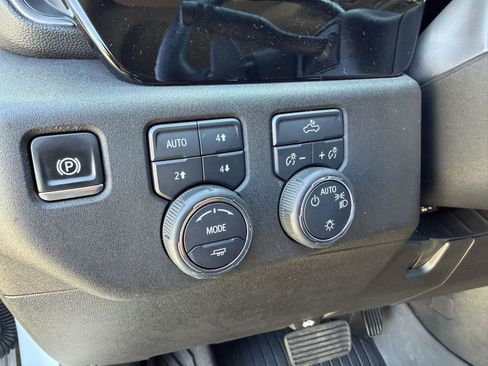 Used 2025 Chevrolet Silverado 1500 LT image 36