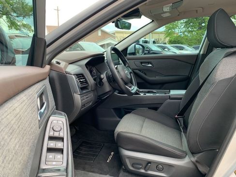 Used 2023 Nissan Rogue SV image 21