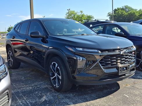 Used 2024 Chevrolet Trax RS w/ Sunroof Package FWD image 3