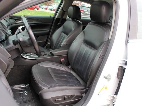Used 2014 Buick Regal FWD image 16