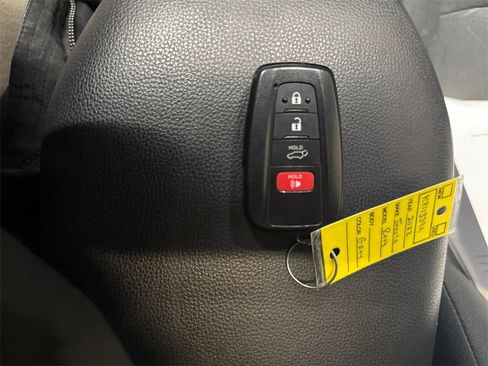 Used 2022 Toyota RAV4 XLE w/ Convenience Package image 32