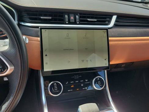 Used 2021 Jaguar XF R-Dynamic SE image 17