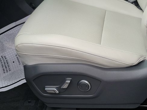 Used 2025 Hyundai Santa Fe SEL FWD image 19