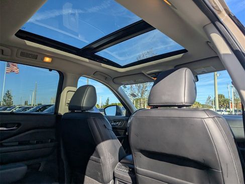 Used 2023 Nissan Pathfinder Platinum image 12