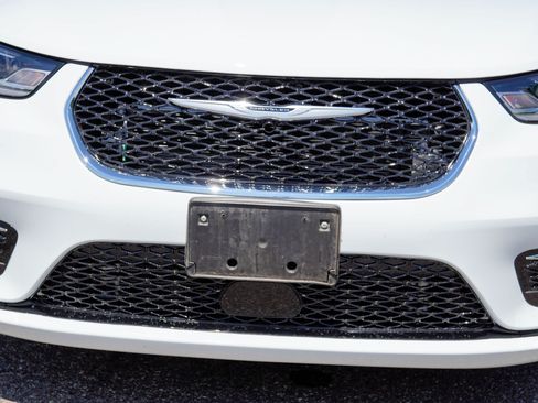 Used 2025 Chrysler Pacifica Select FWD image 38