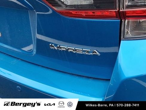 Used 2022 Subaru Impreza 2.0i Limited image 11