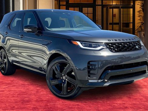 New 2025 Land Rover Discovery Dynamic SE image 14