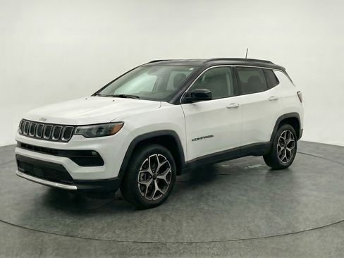 Used 2025 Jeep Compass Limited AWD/4WD image 3