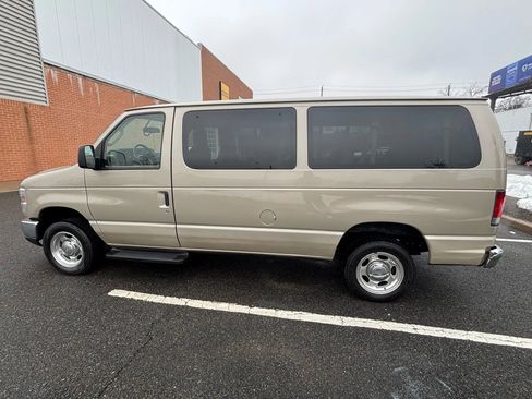 Used 2013 Ford E-350 and Econoline 350 XLT image 4