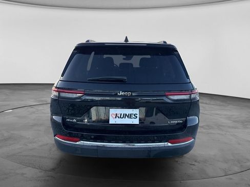 Used 2023 Jeep Grand Cherokee Laredo AWD/4WD image 8