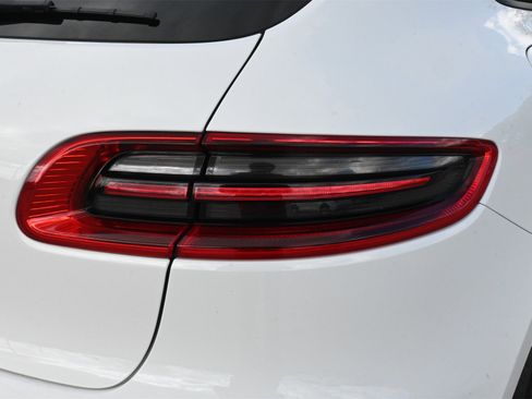 Used 2018 Porsche Macan image 21