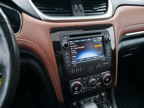 Used 2015 Chevrolet Traverse LTZ image 34