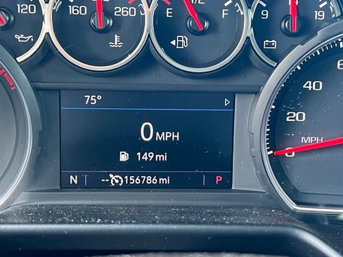 Used 2021 Chevrolet Suburban LT RWD image 25