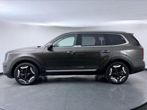 Used 2025 Kia Telluride S FWD image 3