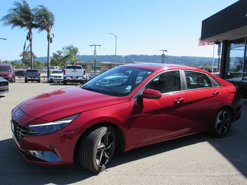 Used 2023 Hyundai Elantra Limited FWD image 4