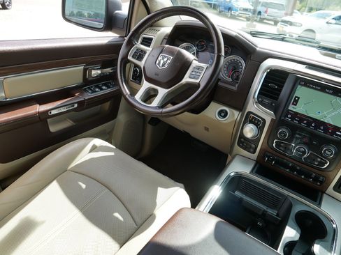 Used 2018 RAM 1500 Laramie w/ Convenience Group AWD/4WD image 9