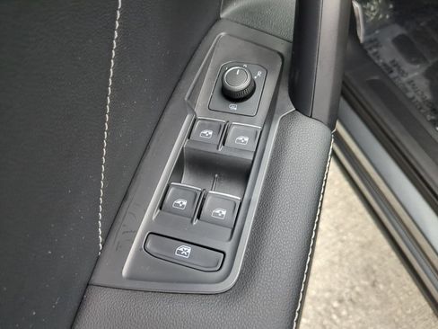 Certified 2024 Volkswagen Tiguan SE w/ Panoramic Sunroof Package FWD image 19