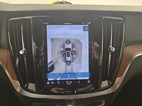 Used 2025 Volvo V60 B5 Cross Country Plus image 16