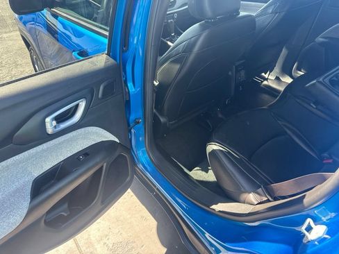 Used 2024 Jeep Compass Latitude w/ Sun and Sound Group AWD/4WD image 8