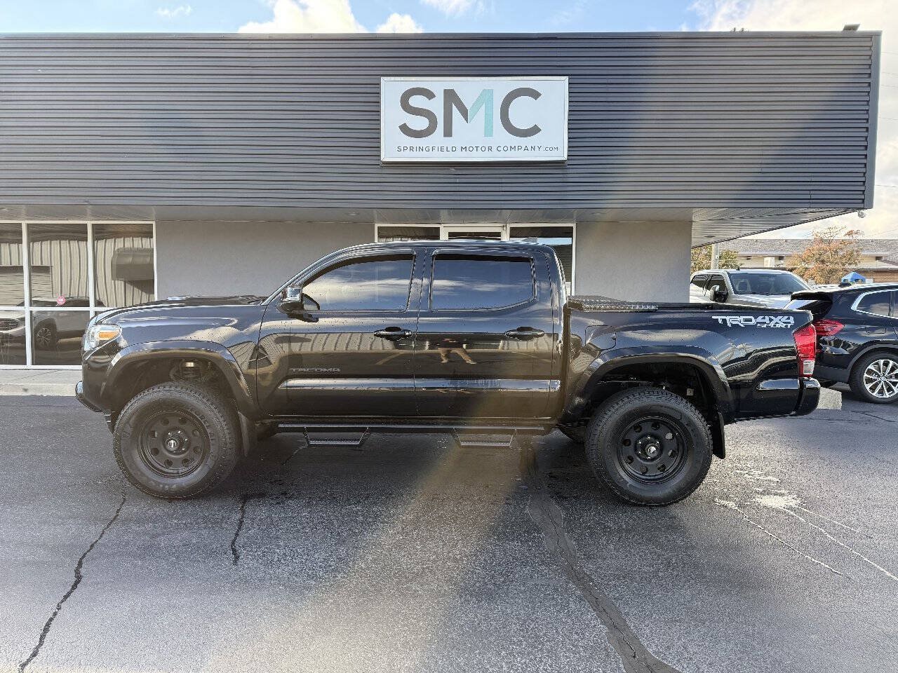 Used 2016 Toyota Tacoma TRD Sport w/ Towing Package AWD/4WD image 9