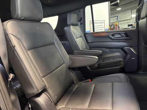 Used 2025 GMC Yukon XL Denali image 31