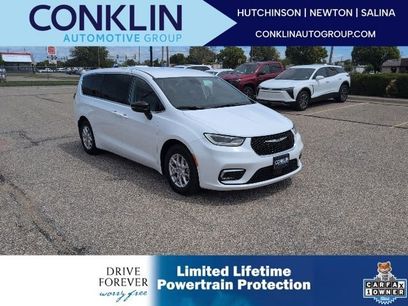 Used 2024 Chrysler Pacifica Touring-L