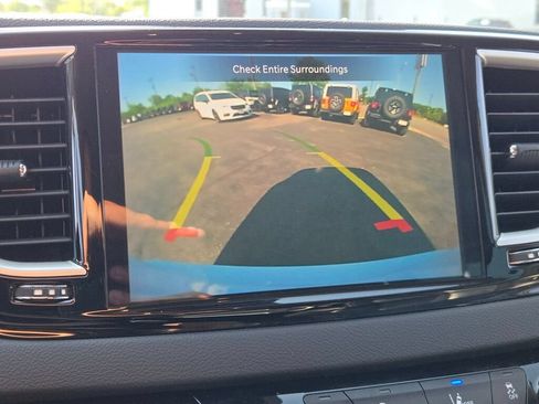Certified 2023 Chrysler Pacifica Touring-L FWD image 10
