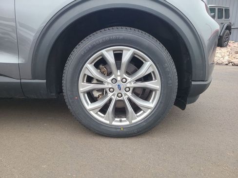 Used 2023 Ford Explorer XLT image 16