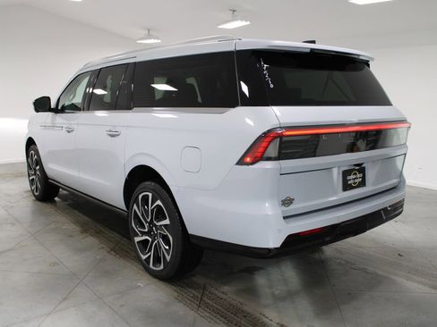 New 2026 Lincoln Navigator L Reserve image 6