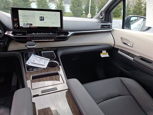New 2026 Toyota Sienna Limited image 12