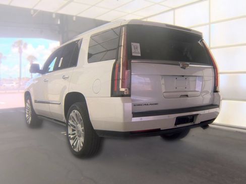 Used 2016 Cadillac Escalade Platinum AWD/4WD image 2