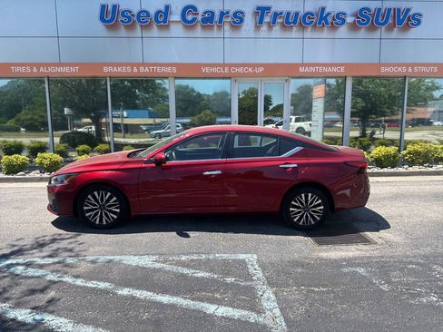 Used 2023 Nissan Altima 2.5 SV FWD image 3