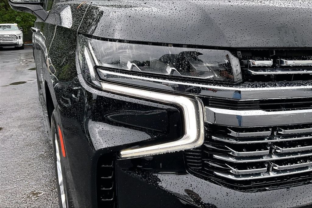 Used 2024 Chevrolet Suburban Premier AWD/4WD image 31