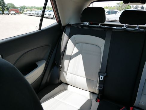 Certified 2024 Hyundai Venue SEL FWD image 12