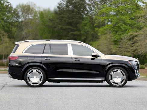 Used 2024 Mercedes-Benz Maybach GLS 600 4MATIC image 12