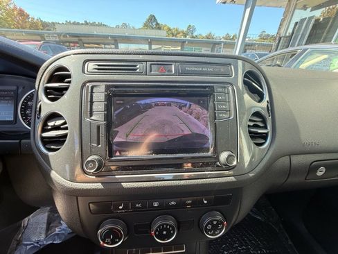 Used 2017 Volkswagen Tiguan S image 21