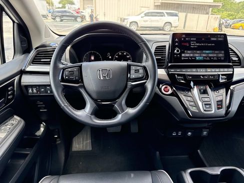 Used 2025 Honda Odyssey Touring image 18