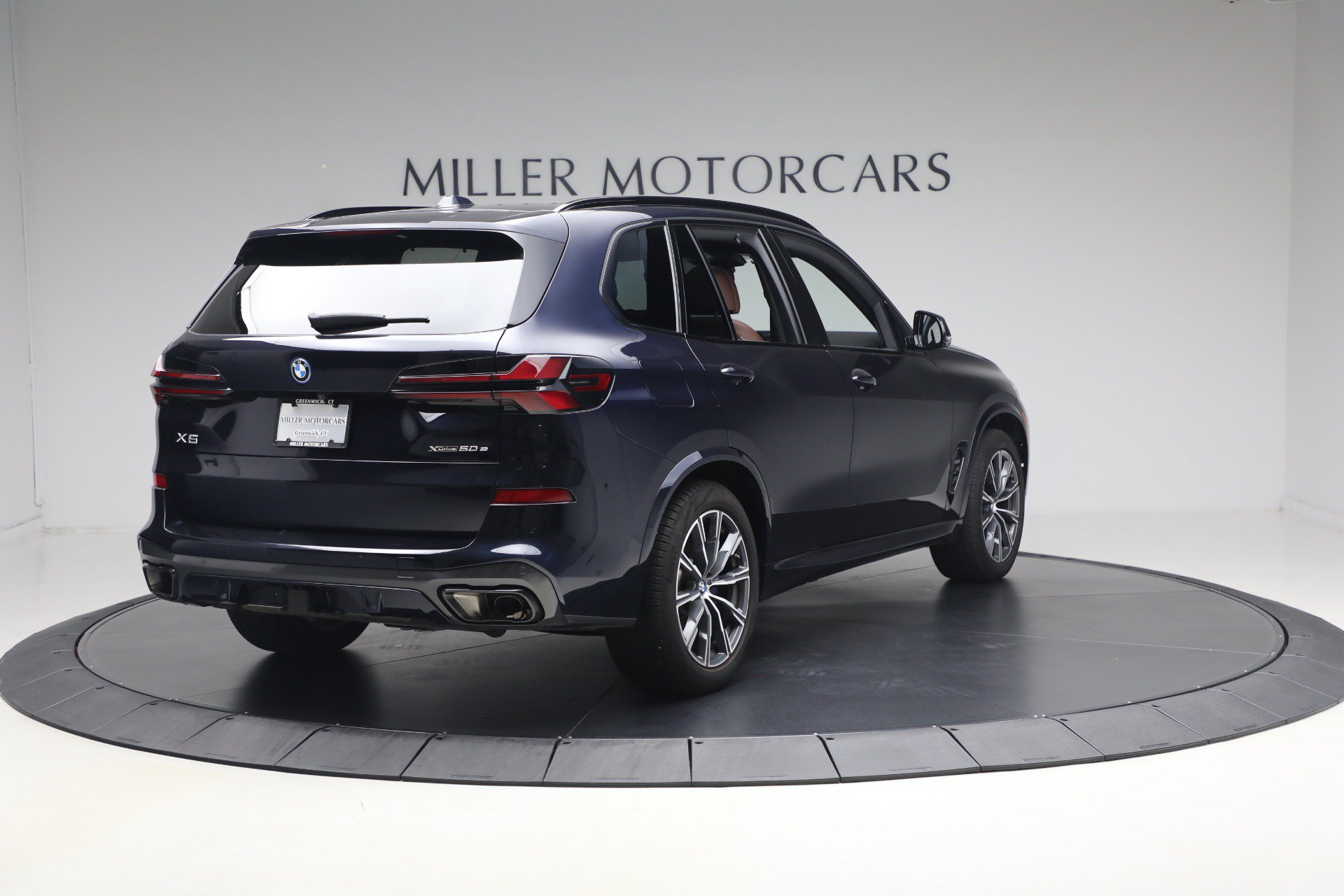 Used 2024 BMW X5 xDrive50e w/ Executive Package AWD/4WD image 7
