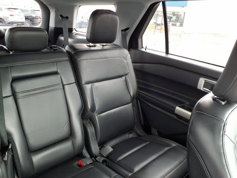 Used 2021 Ford Explorer XLT w/ Equipment Group 202A image 15