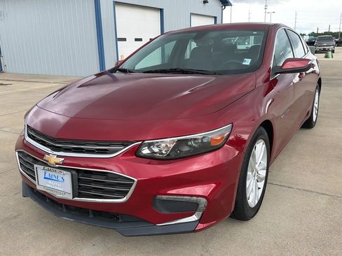 Used 2017 Chevrolet Malibu LT FWD image 2