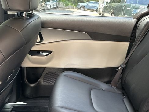 Certified 2024 Kia Carnival LX FWD image 28