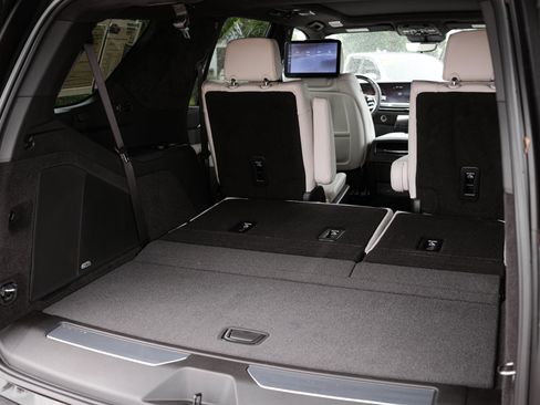 Used 2026 Cadillac Escalade Platinum Sport AWD/4WD image 37
